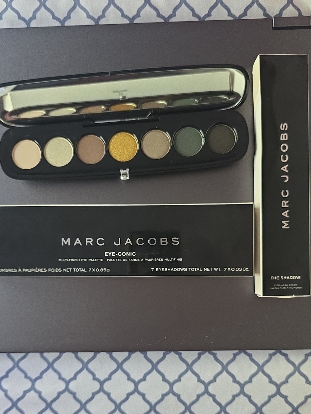 Marc Jacobs Eyeshadow Palette in  7 Eyeshadows And The Shadow Brush